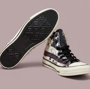 CONVERSE ALL STAR, MENS 6 / WOMENS 8. FAINT BLACK MARKS ON RUBBER